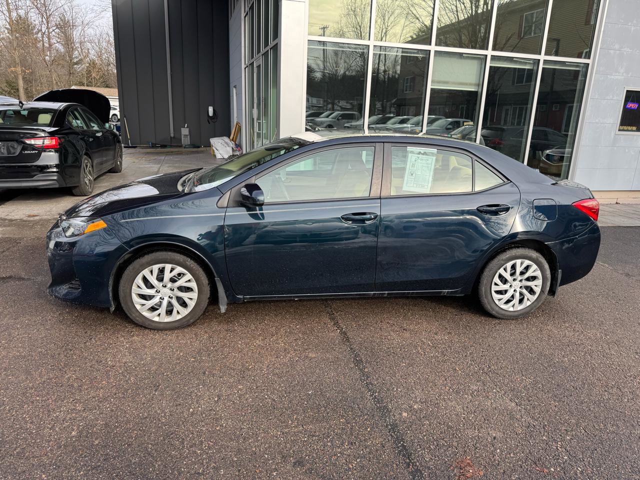 Used 2018 Toyota Corolla LE FWD image 2