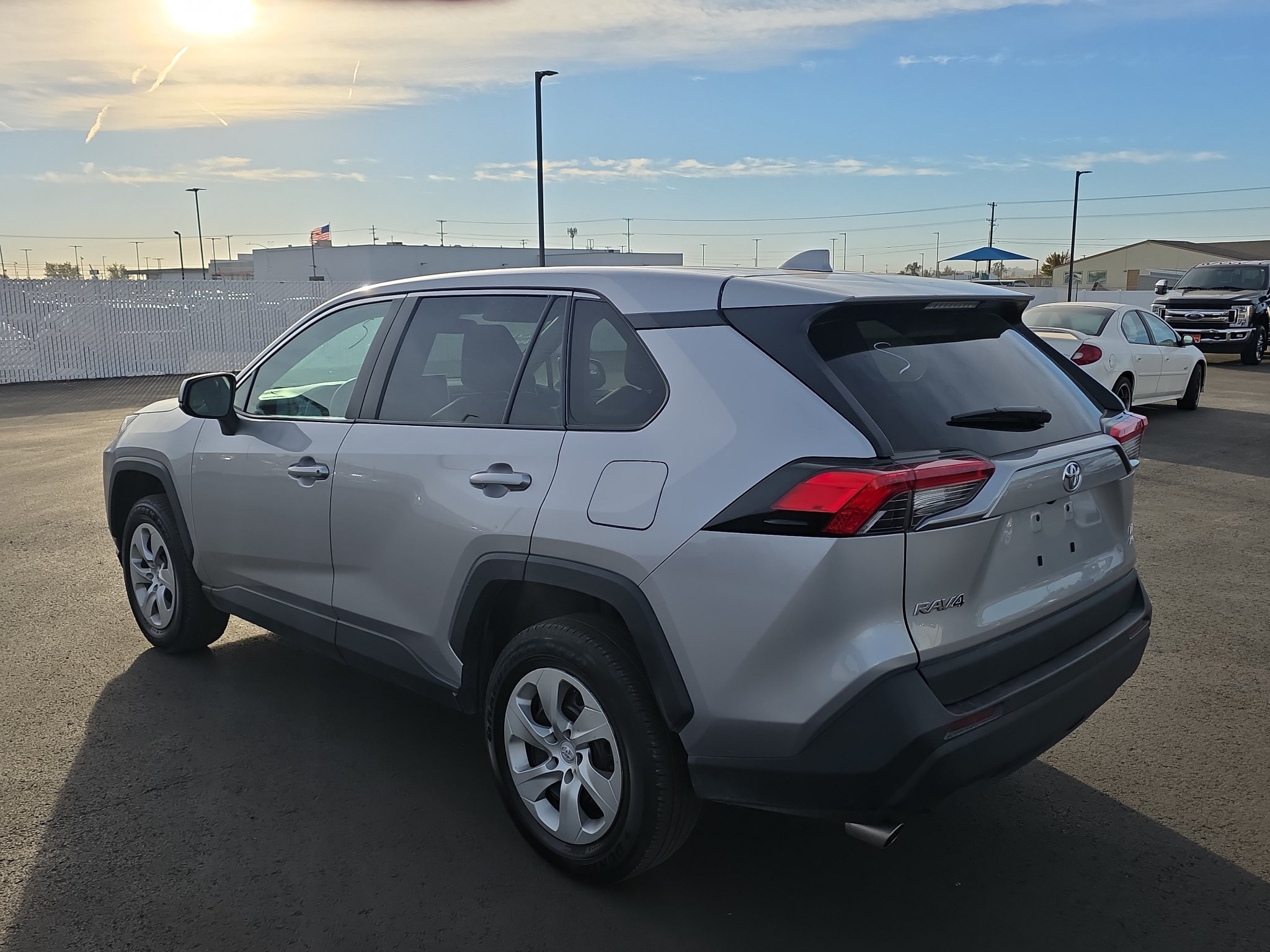 Used 2025 Toyota RAV4 LE AWD/4WD image 6