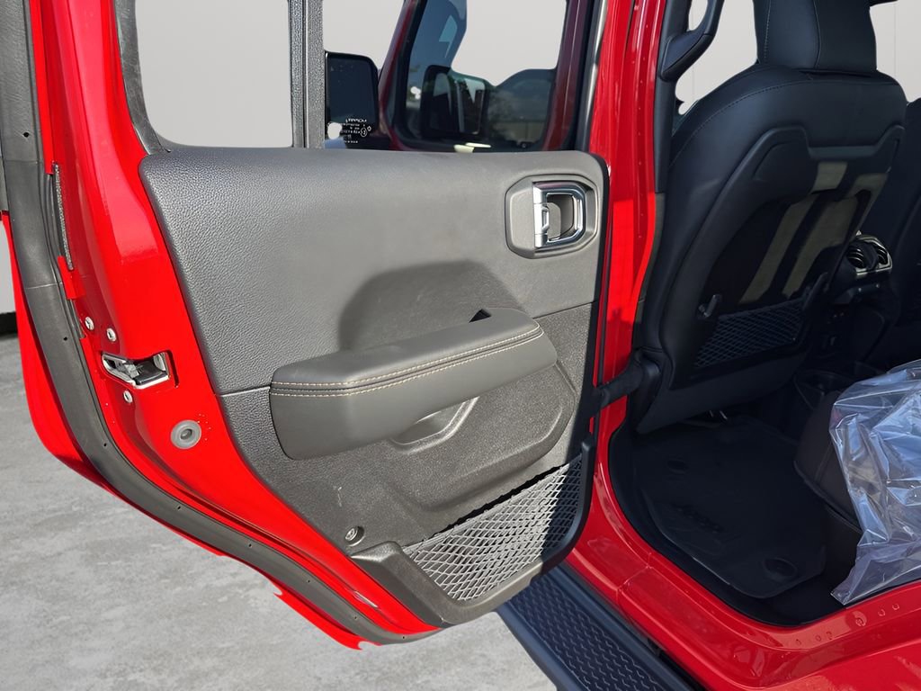 New 2025 Jeep Gladiator High Tide image 17