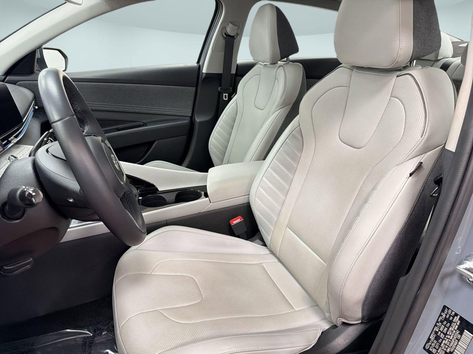 Used 2023 Hyundai Elantra Limited image 5