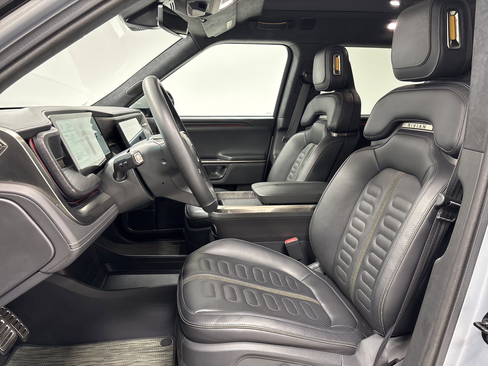 Used 2023 Rivian R1T Adventure image 20