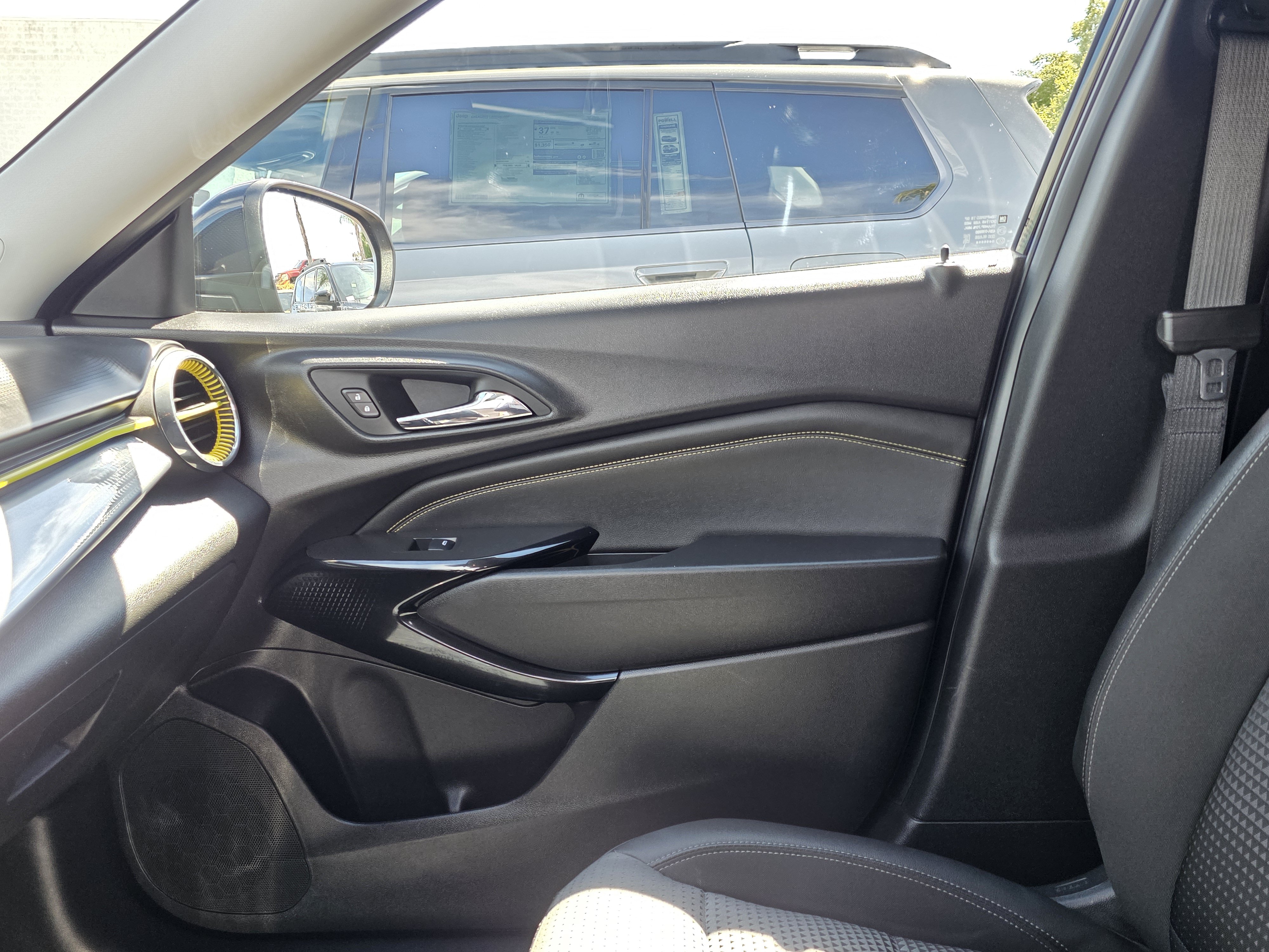 Used 2024 Chevrolet Trax LT w/ Driver Confidence Package FWD image 18