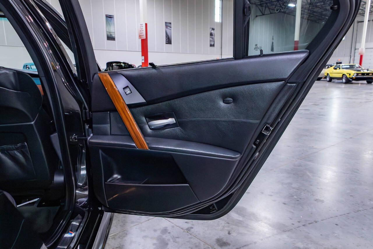 Used 2006 BMW M5 RWD image 34