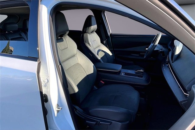 Certified 2025 Nissan Ariya AWD image 28