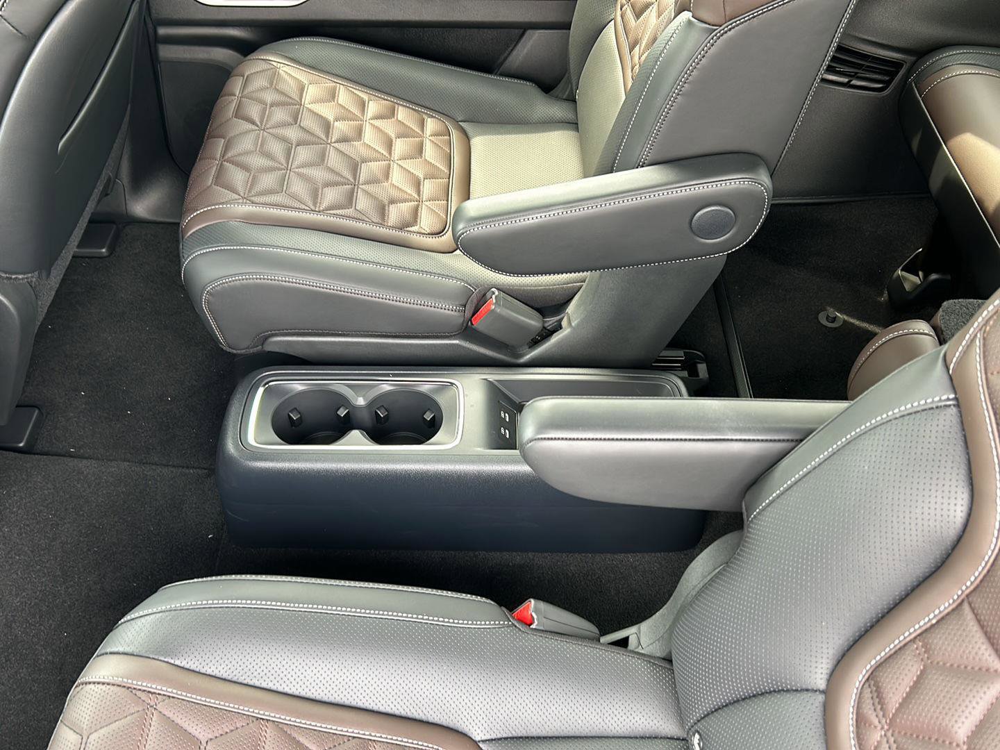 New 2025 Nissan Armada Platinum Reserve image 24