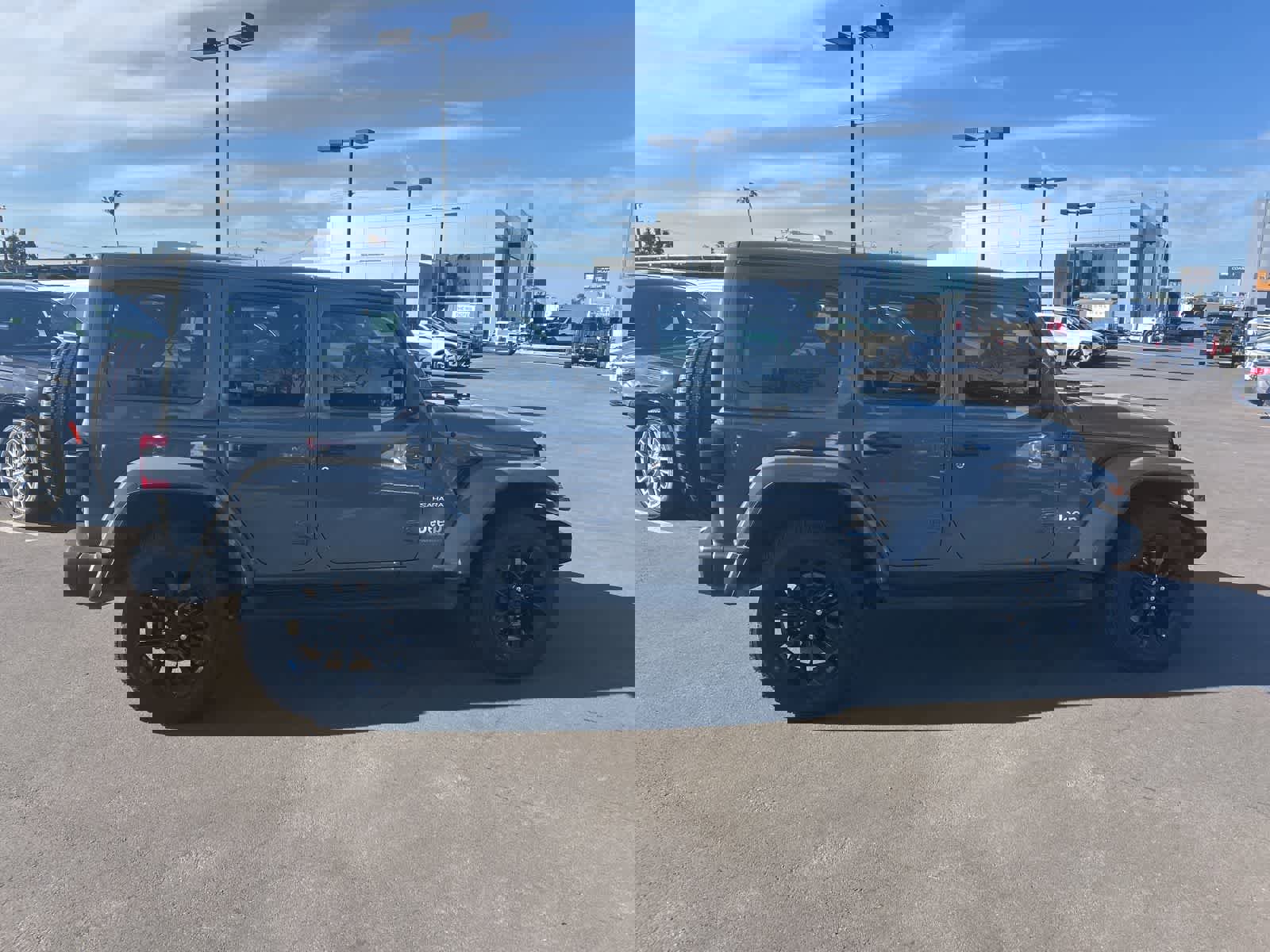 Used 2023 Jeep Wrangler Sahara w/ Cold Weather Group image 7