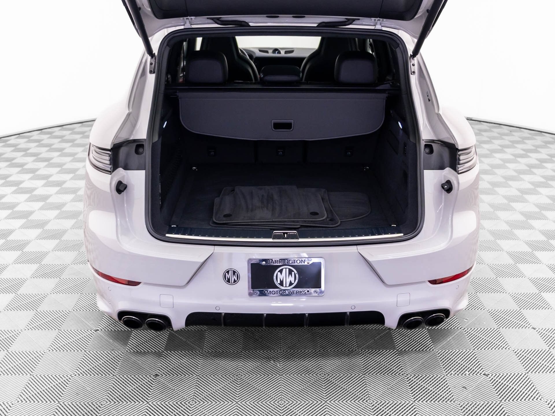 Used 2026 Porsche Cayenne GTS AWD/4WD image 38