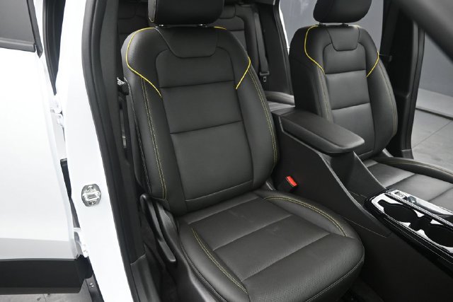 Used 2025 Chevrolet Trax ACTIV FWD image 19