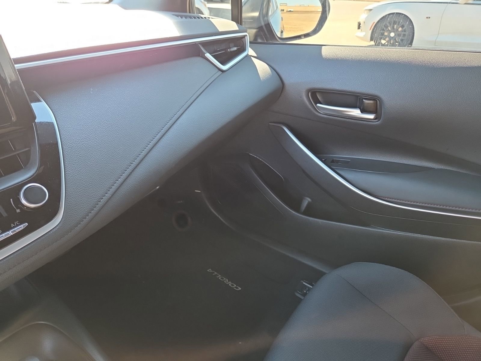 Used 2024 Toyota Corolla SE image 13