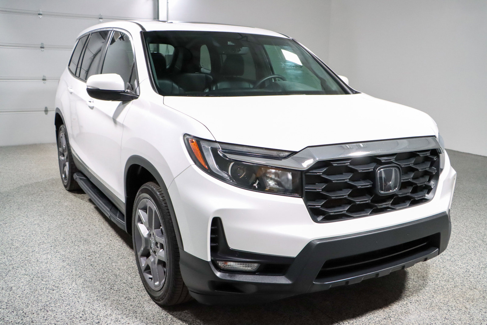 Used 2023 Honda Passport EX-L image 5