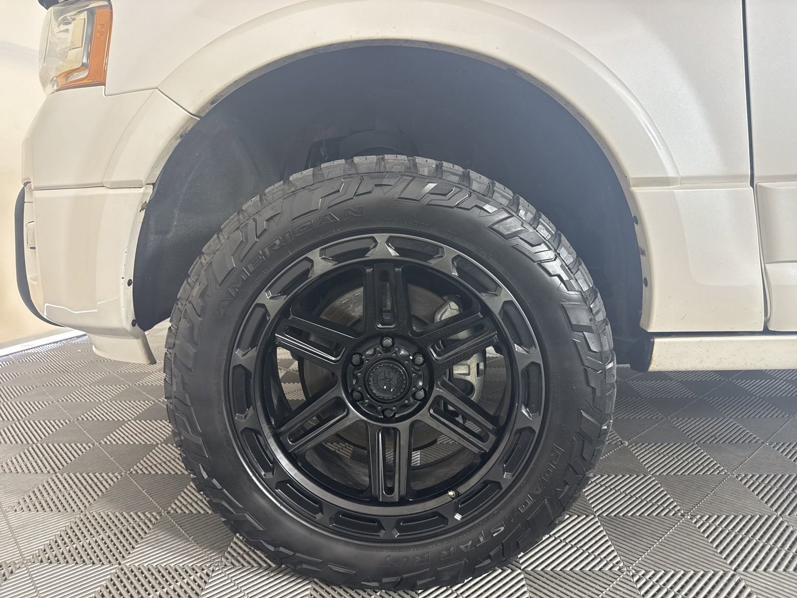 Used 2017 Ford Expedition EL Limited w/ Equipment Group 301A image 7