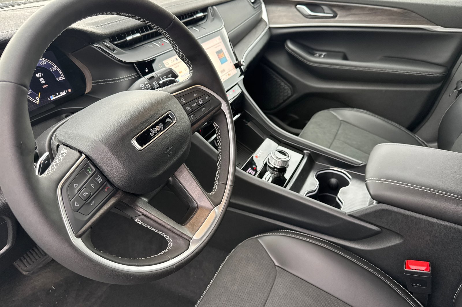 New 2026 Jeep Grand Cherokee Altitude image 9