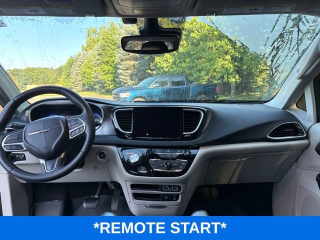 Used 2022 Chrysler Pacifica Touring-L FWD image 6