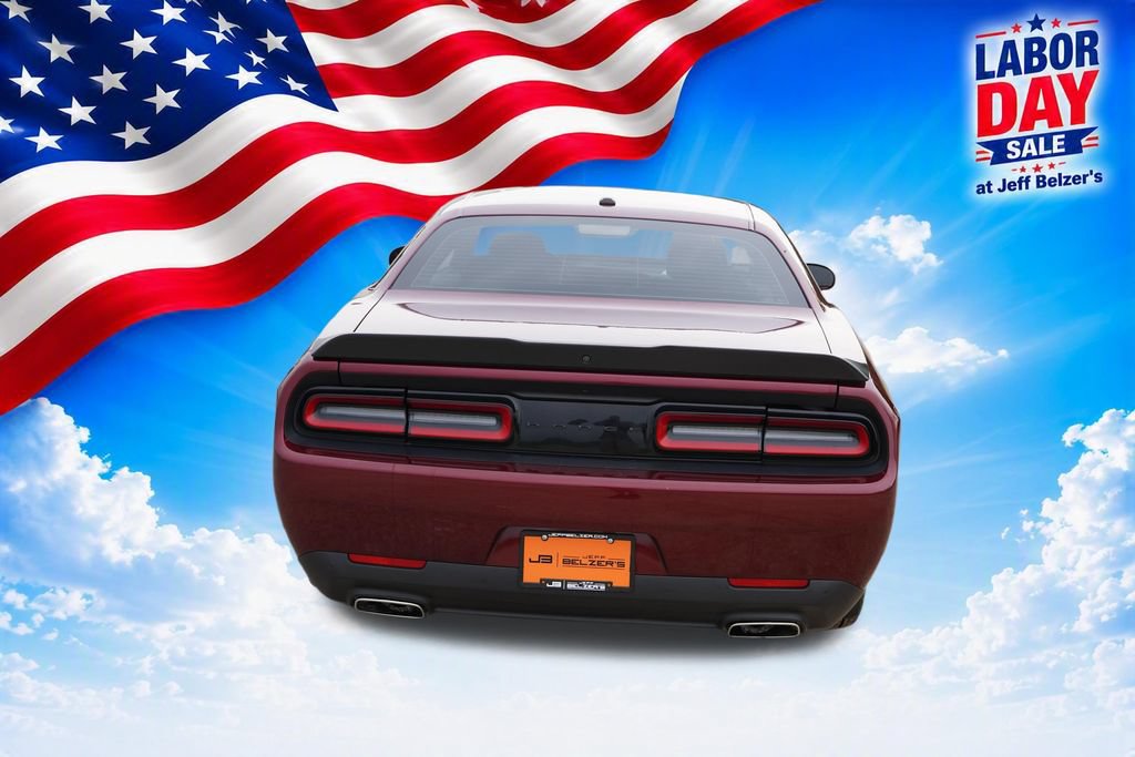 Certified 2022 Dodge Challenger SXT w/ Driver Convenience Group RWD image 6
