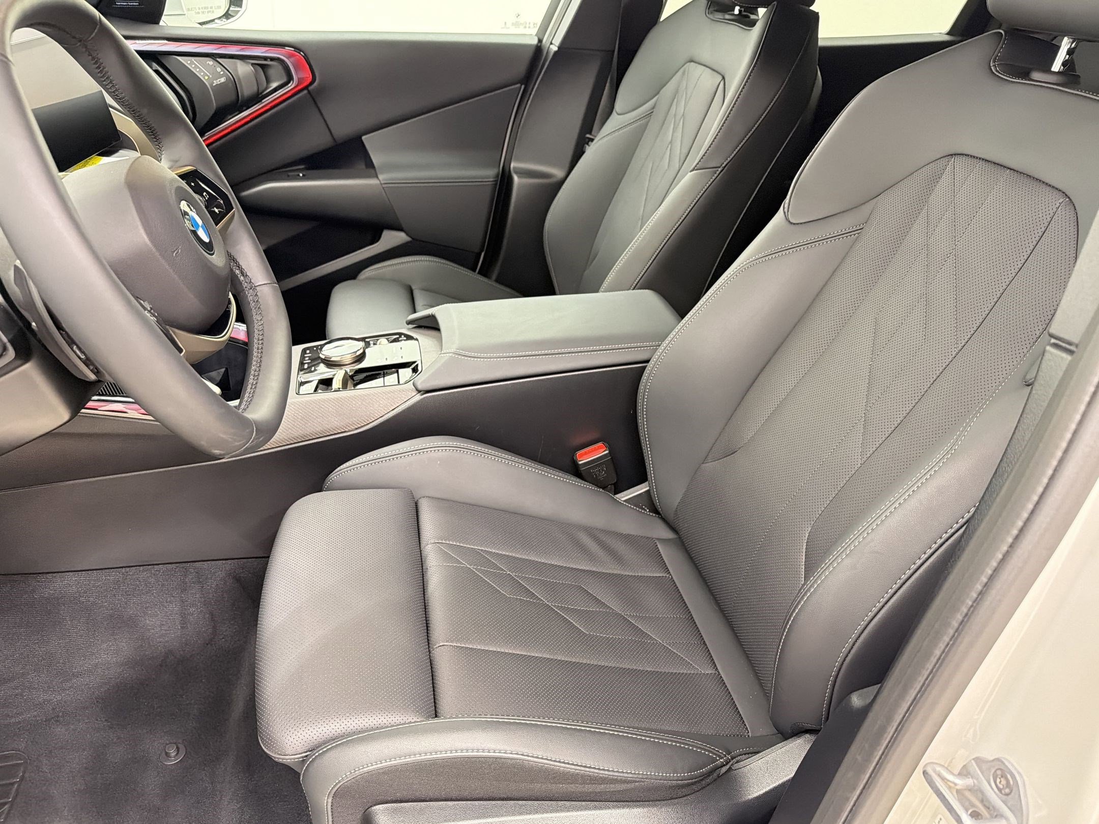 Used 2025 BMW X3 xDrive30i w/ Premium Package AWD/4WD image 5