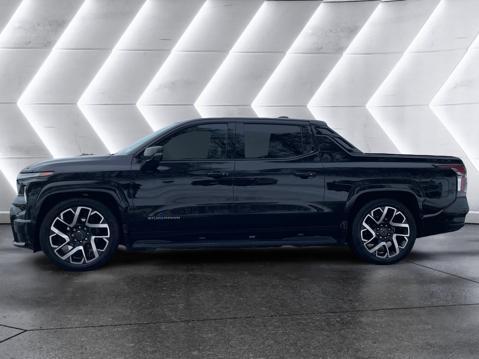 Used 2024 Chevrolet Silverado EV RST image 3