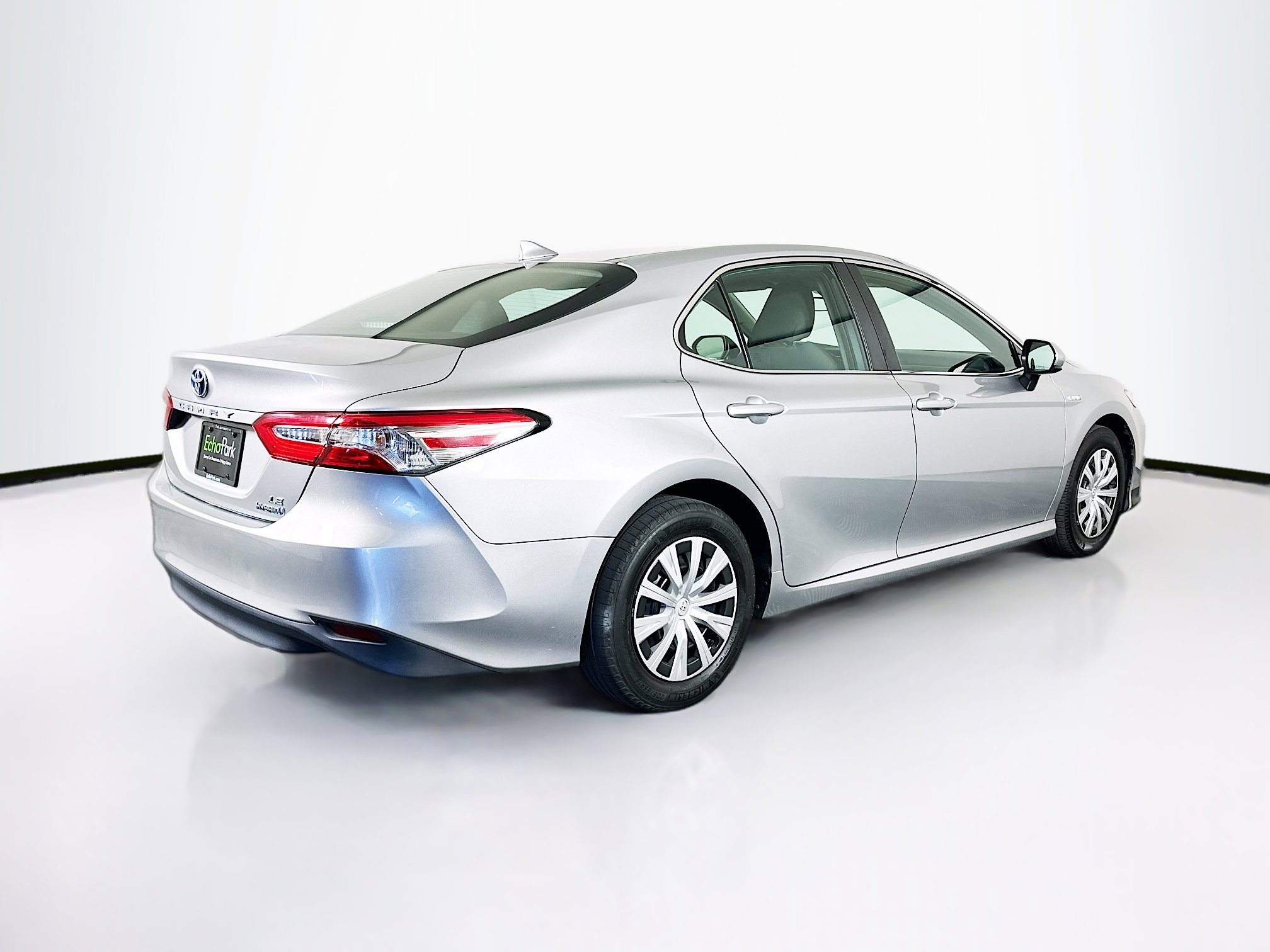 Used 2019 Toyota Camry LE image 9