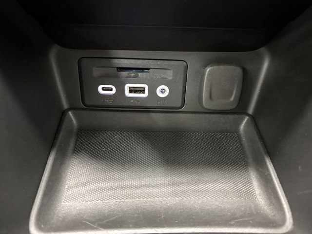 Used 2024 GMC Terrain SLT image 23