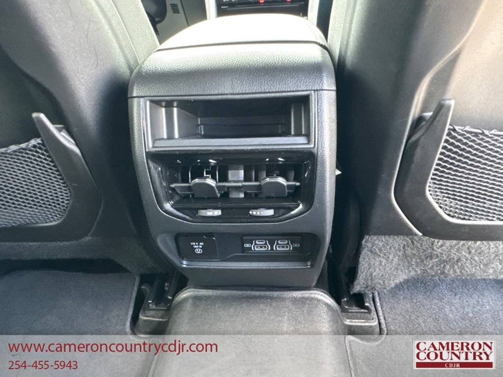 Used 2025 Jeep Grand Cherokee Laredo w/ Luxury Tech Group I AWD/4WD image 16
