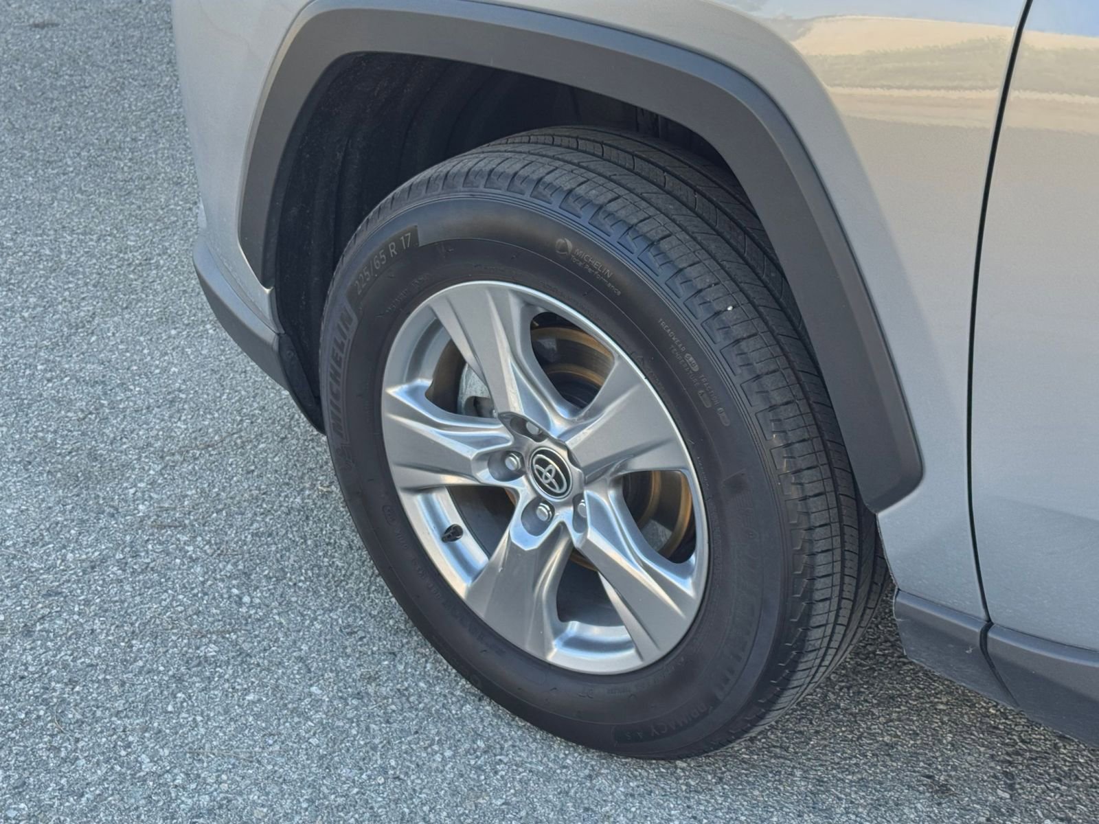 Used 2025 Toyota RAV4 LE AWD/4WD image 29