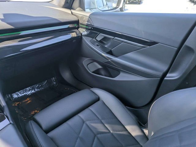 Used 2025 BMW 530i image 14