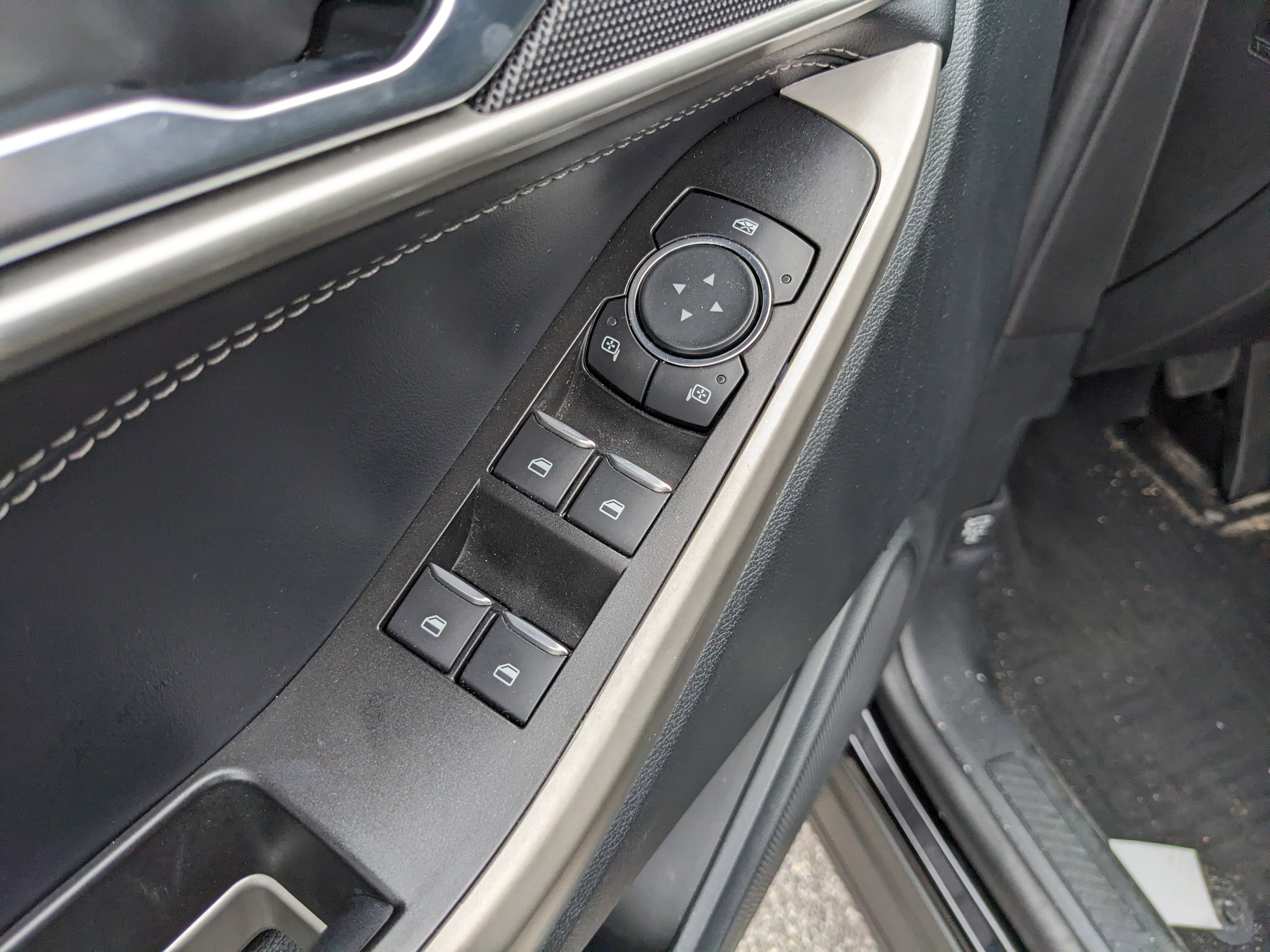 Certified 2022 Ford Explorer XLT w/ Equipment Group 202A image 21