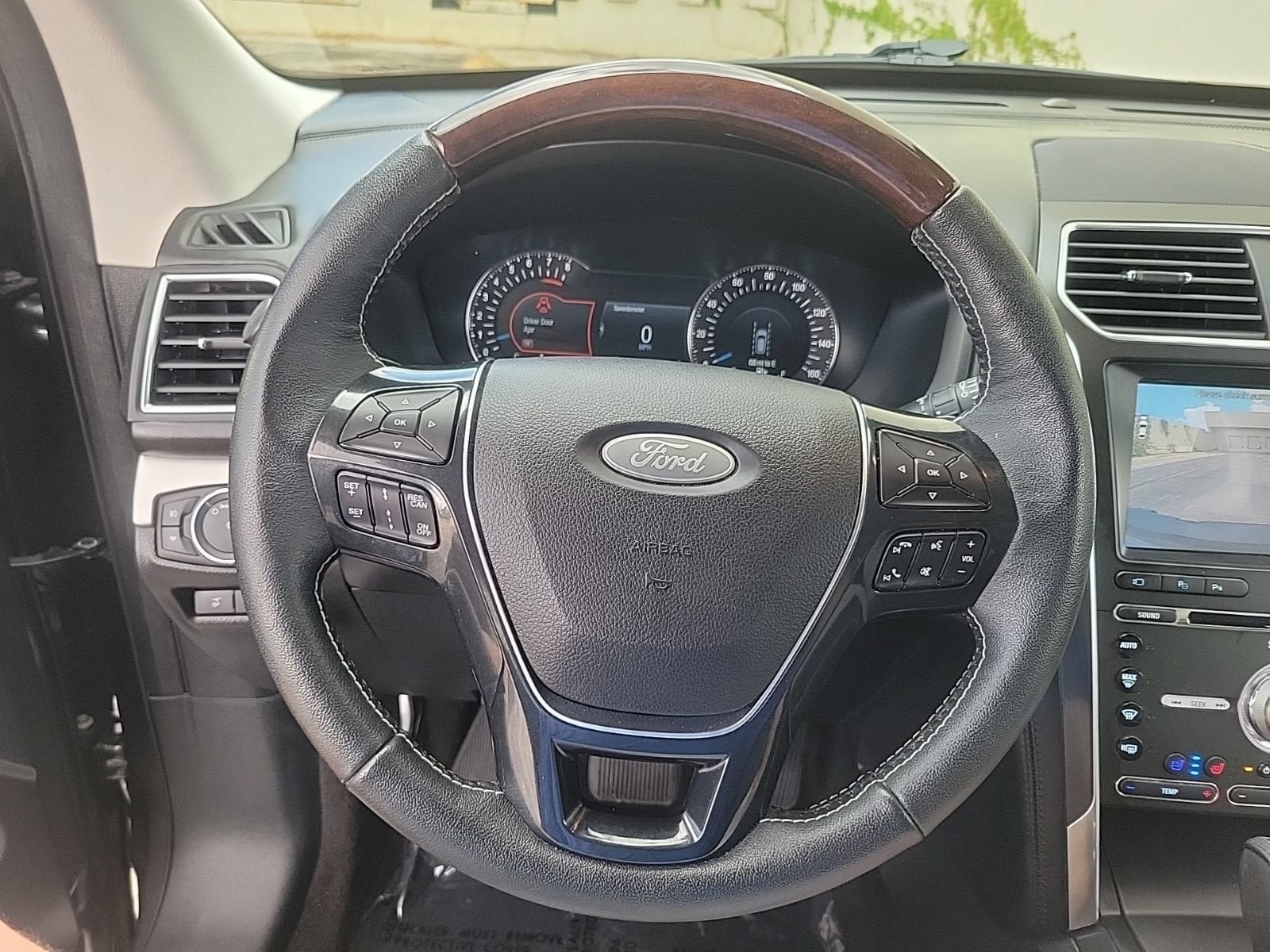 Used 2018 Ford Explorer Platinum AWD/4WD image 25