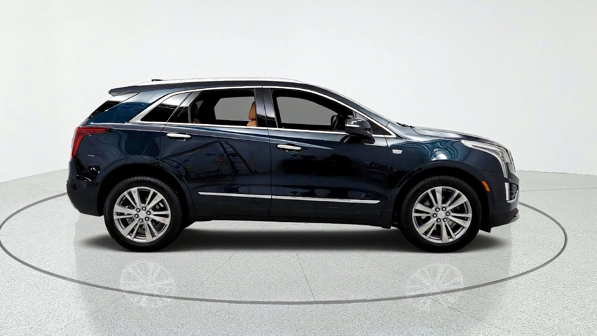 Certified 2024 Cadillac XT5 Premium Luxury w/ LPO, Floor Liner Package AWD/4WD image 6