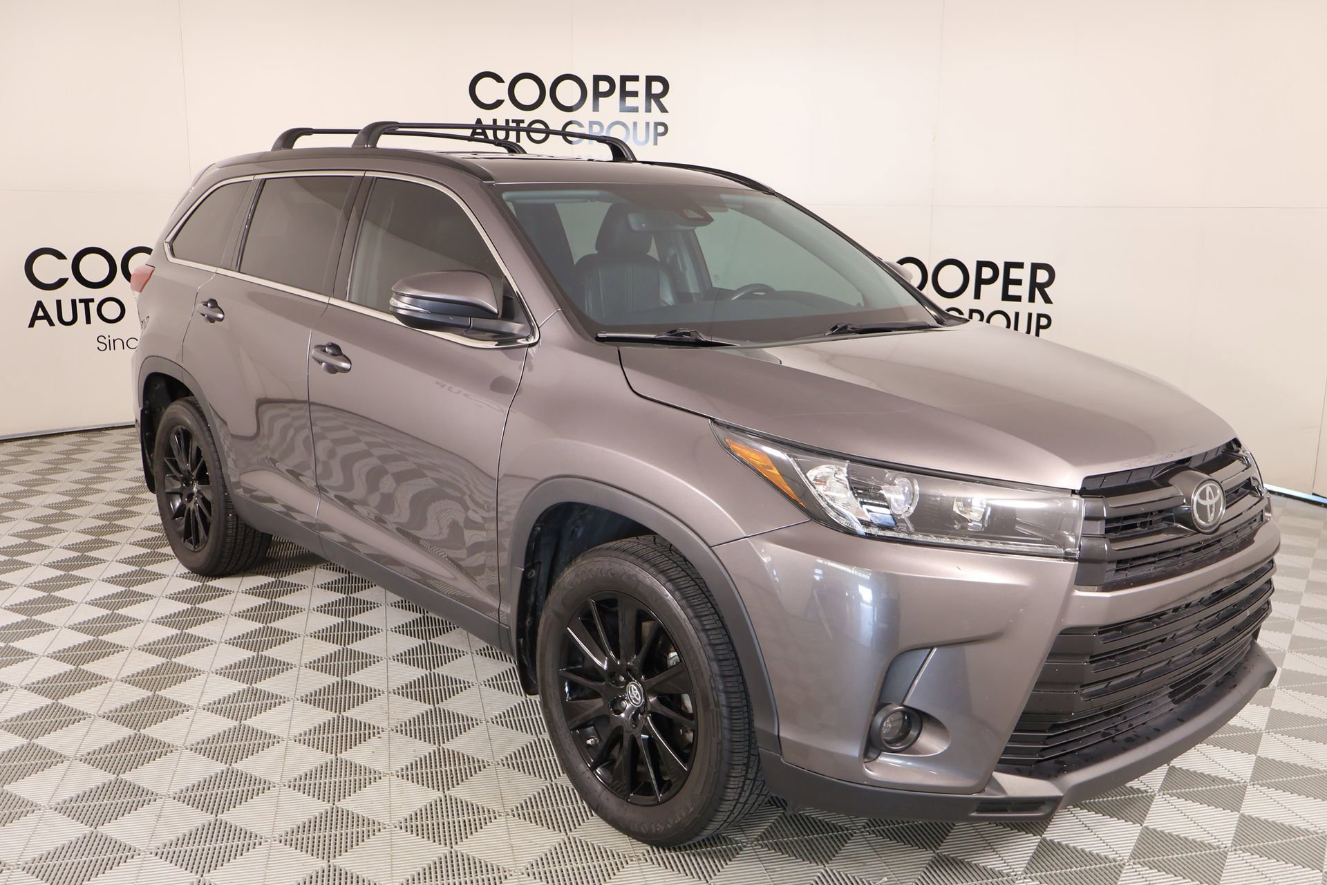 Used 2019 Toyota Highlander SE video 1