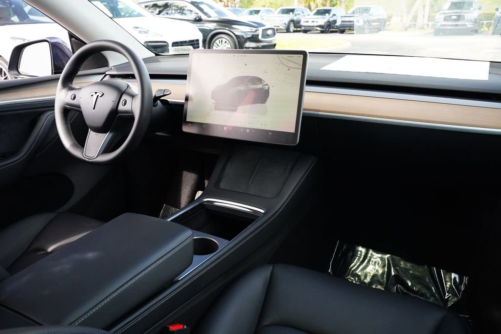 Used 2024 Tesla Model Y Long Range AWD/4WD image 21