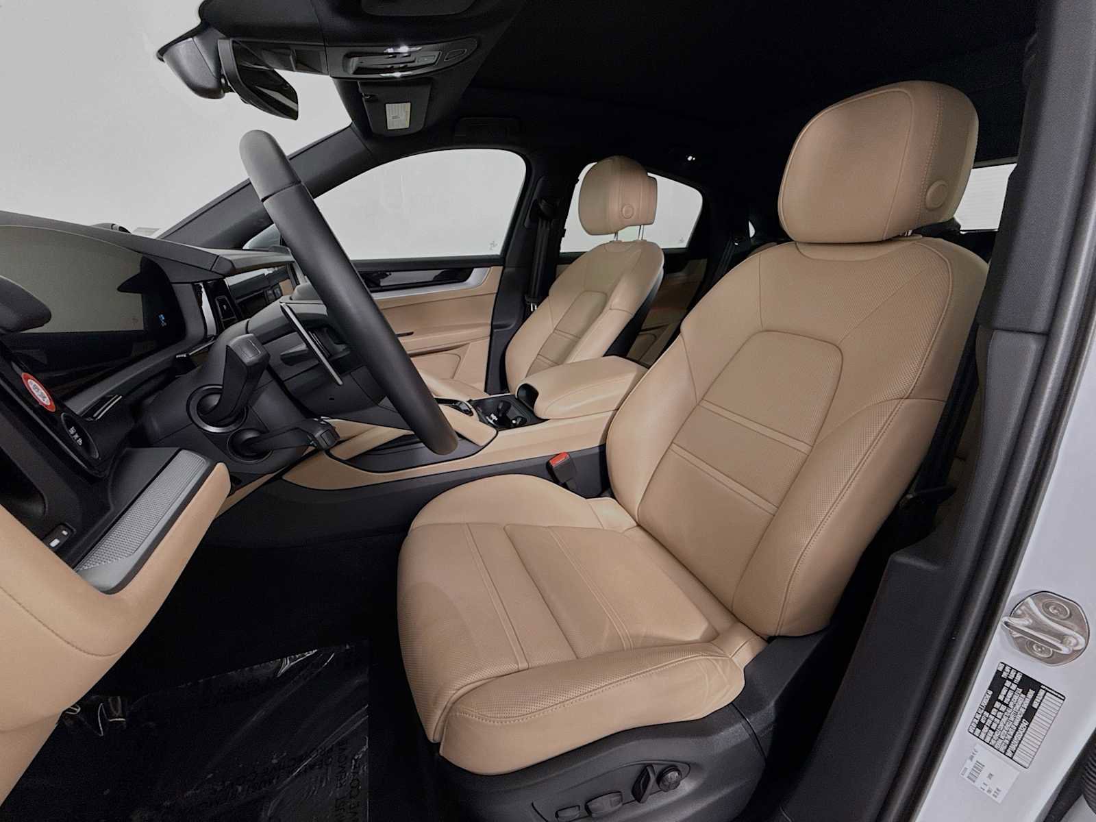 Certified 2025 Porsche Cayenne Coupe image 5