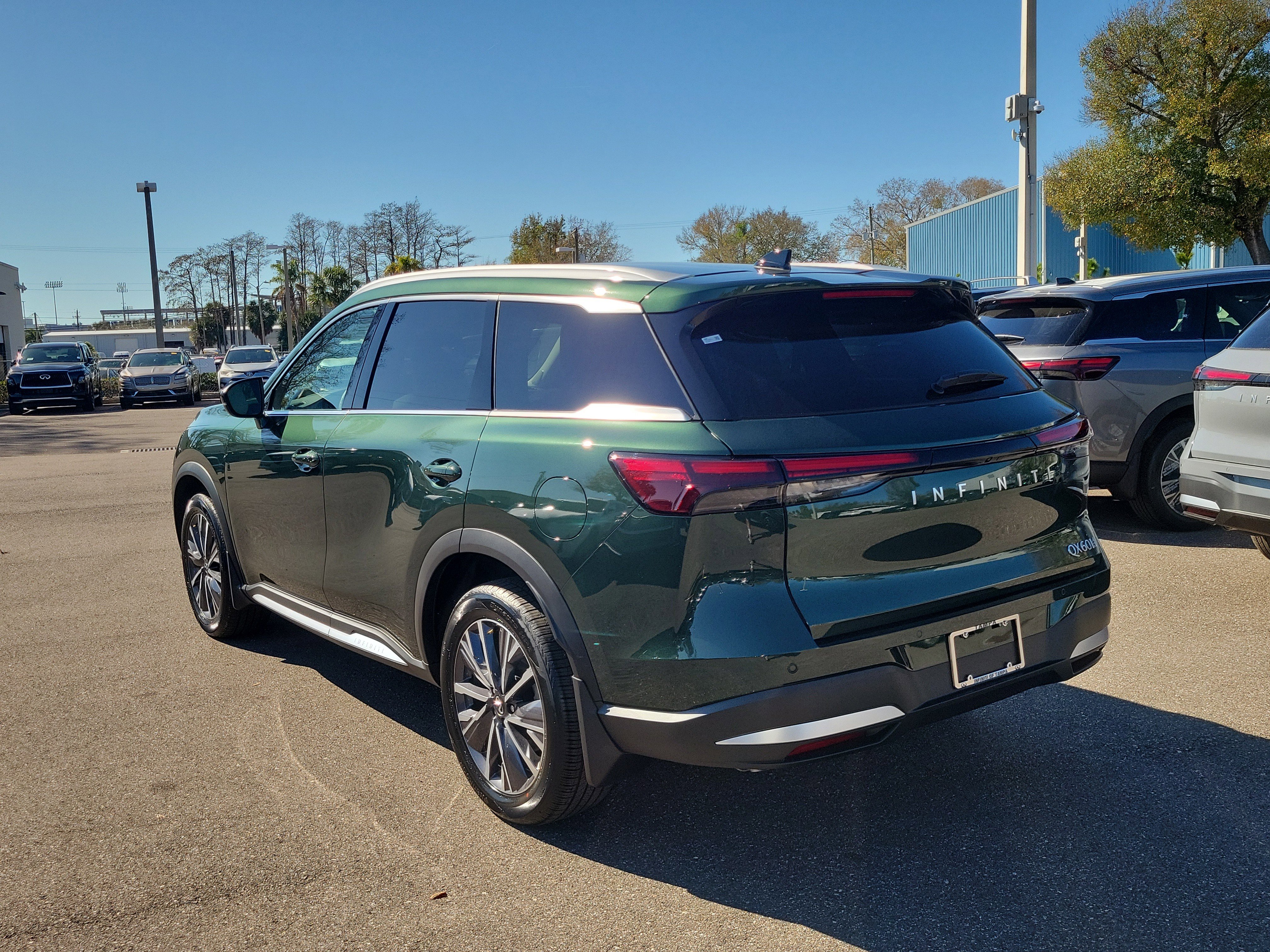 New 2026 INFINITI QX60 Luxe w/ Family Package image 4