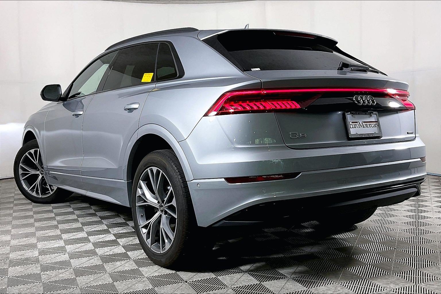 Used 2023 Audi Q8 Premium AWD/4WD image 5
