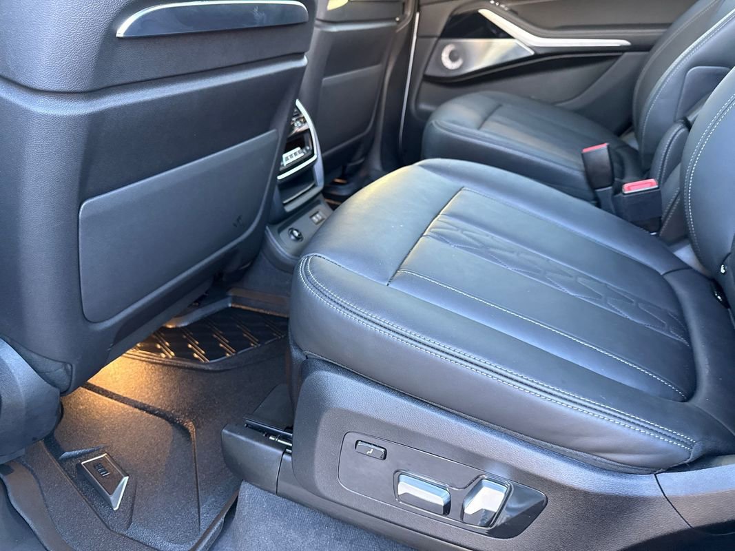 Used 2024 BMW X7 M60i w/ Executive Package image 24