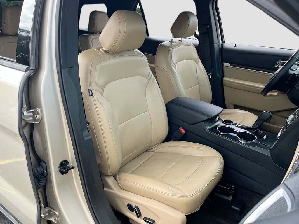 Used 2017 Ford Explorer Limited w/ Equipment Group 301A FWD image 29