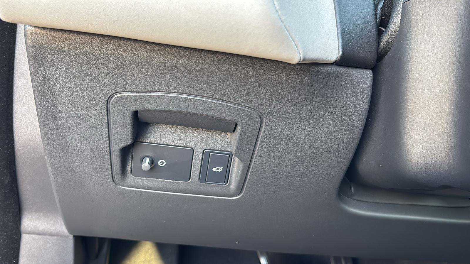 Used 2025 Land Rover Range Rover Velar Dynamic SE image 26