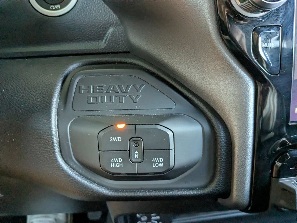 Used 2026 RAM 2500 Laramie AWD/4WD image 18