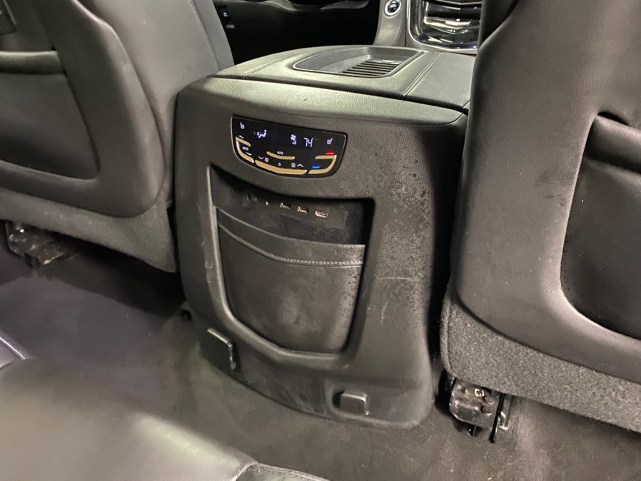Used 2019 Cadillac Escalade ESV Premium Luxury image 38