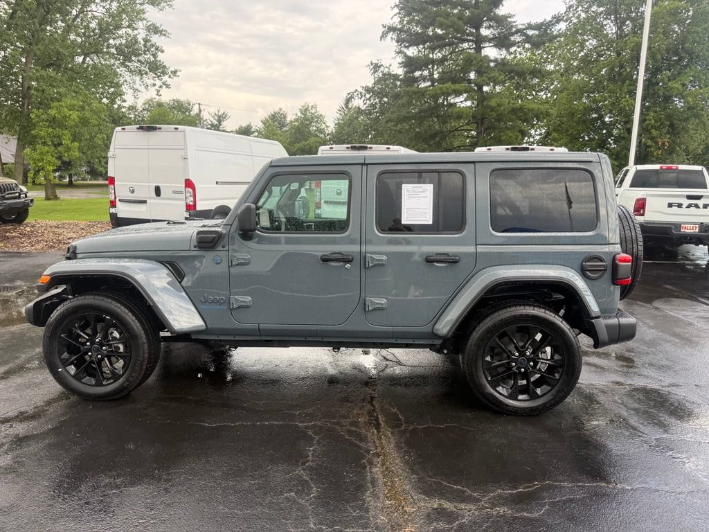 Used 2025 Jeep Wrangler Unlimited Sahara w/ Safety Group AWD/4WD image 7