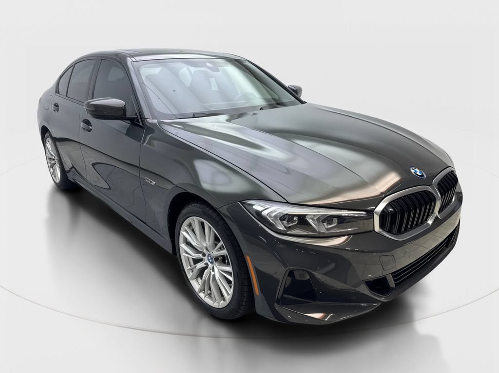 Used 2023 BMW 330e xDrive w/ Premium Package AWD/4WD image 4