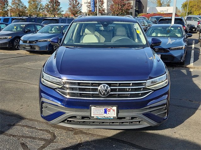 Used 2022 Volkswagen Tiguan SE w/ Panoramic Sunroof Package image 2