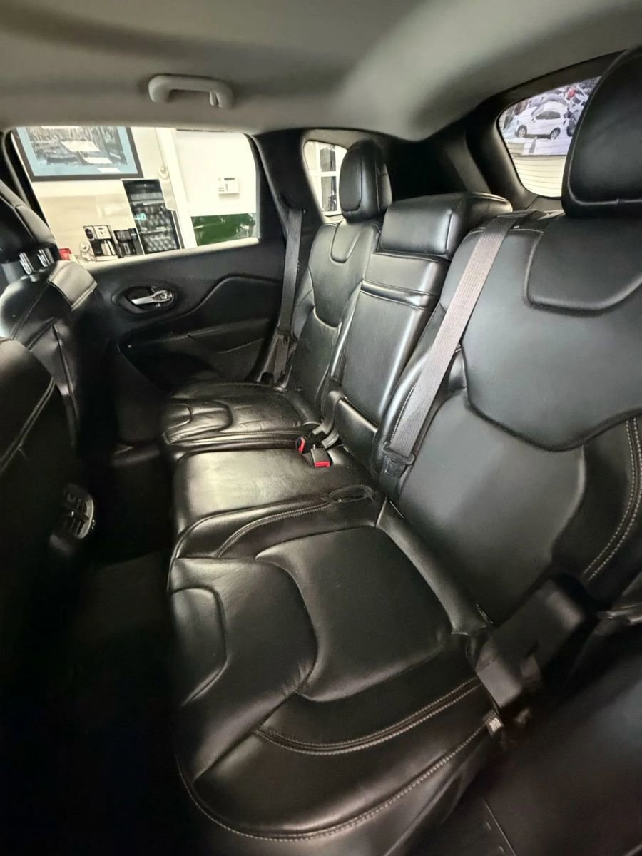 Used 2015 Jeep Cherokee Limited image 12