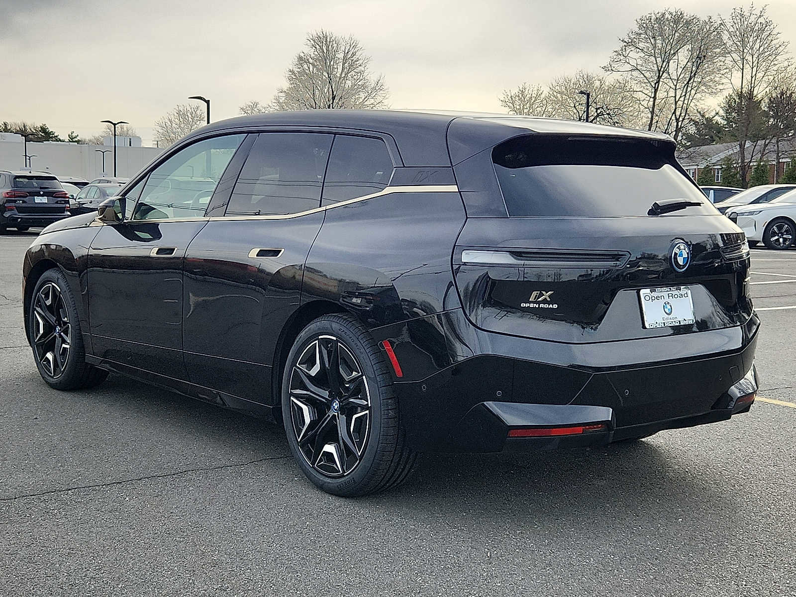 Used 2023 BMW iX xDrive50 w/ Ultimate Package 2 image 4