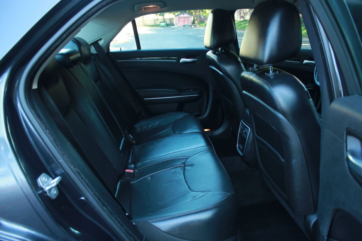 Used 2015 Chrysler 300 Limited RWD image 21