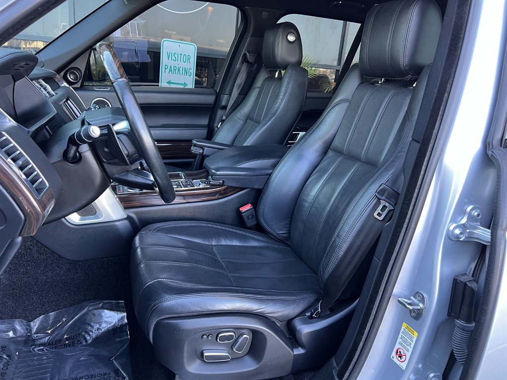 Used 2015 Land Rover Range Rover HSE image 10