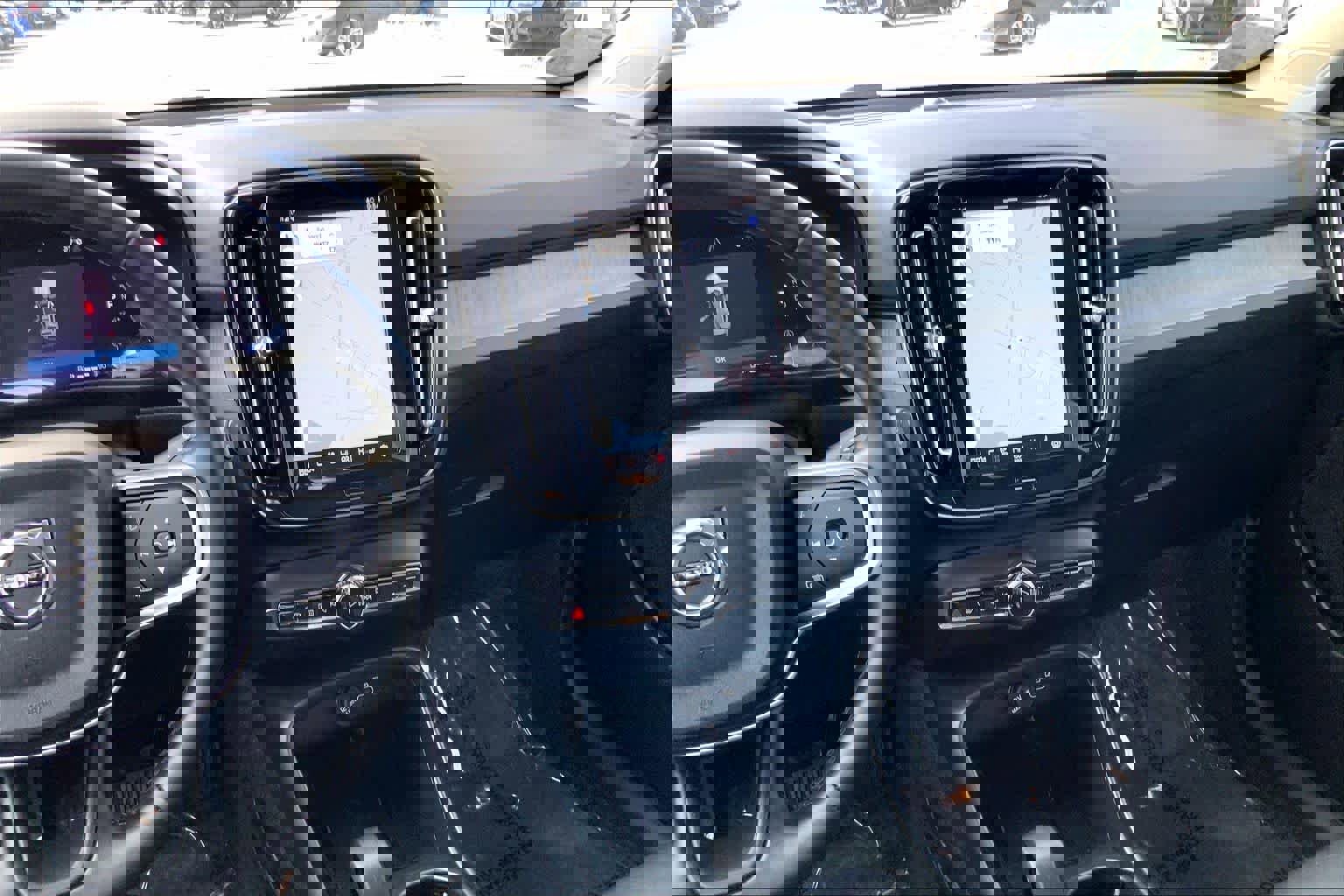 Used 2025 Volvo XC40 B5 Core w/ Protection Package Premier image 6