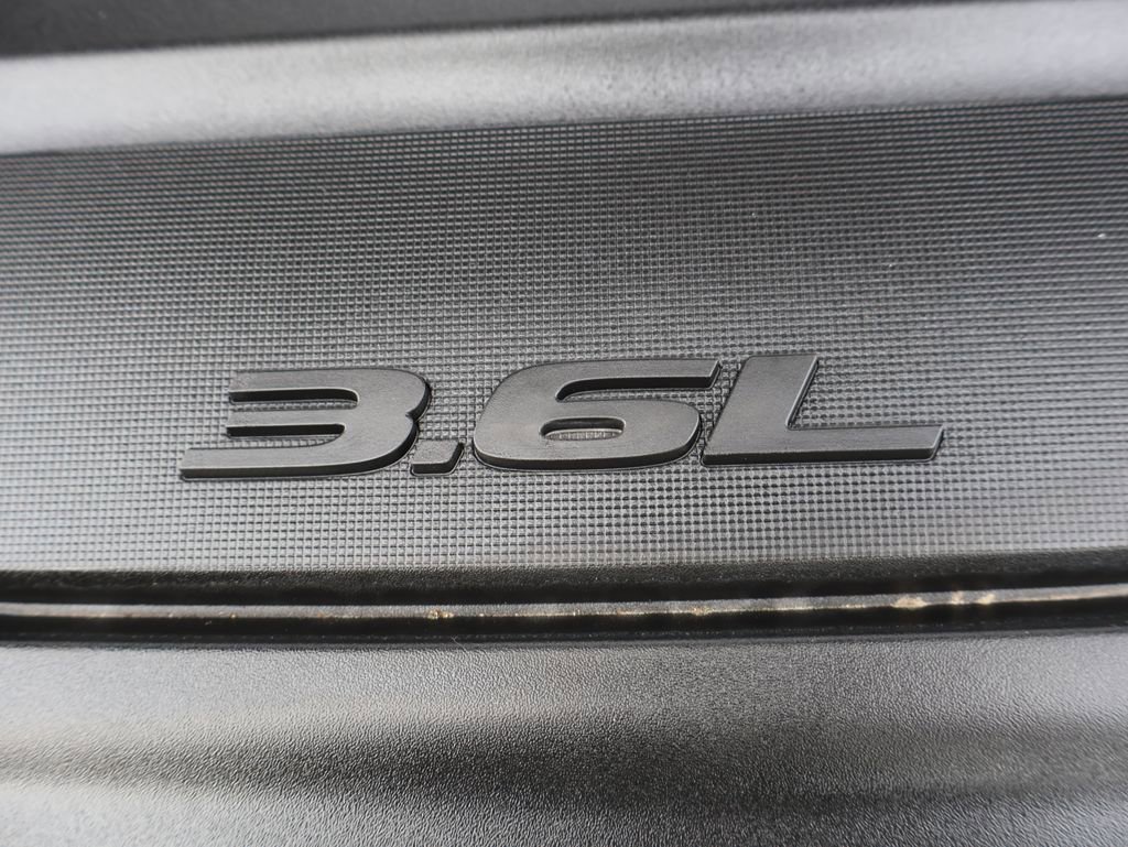 Used 2023 Chrysler Pacifica Touring-L image 12