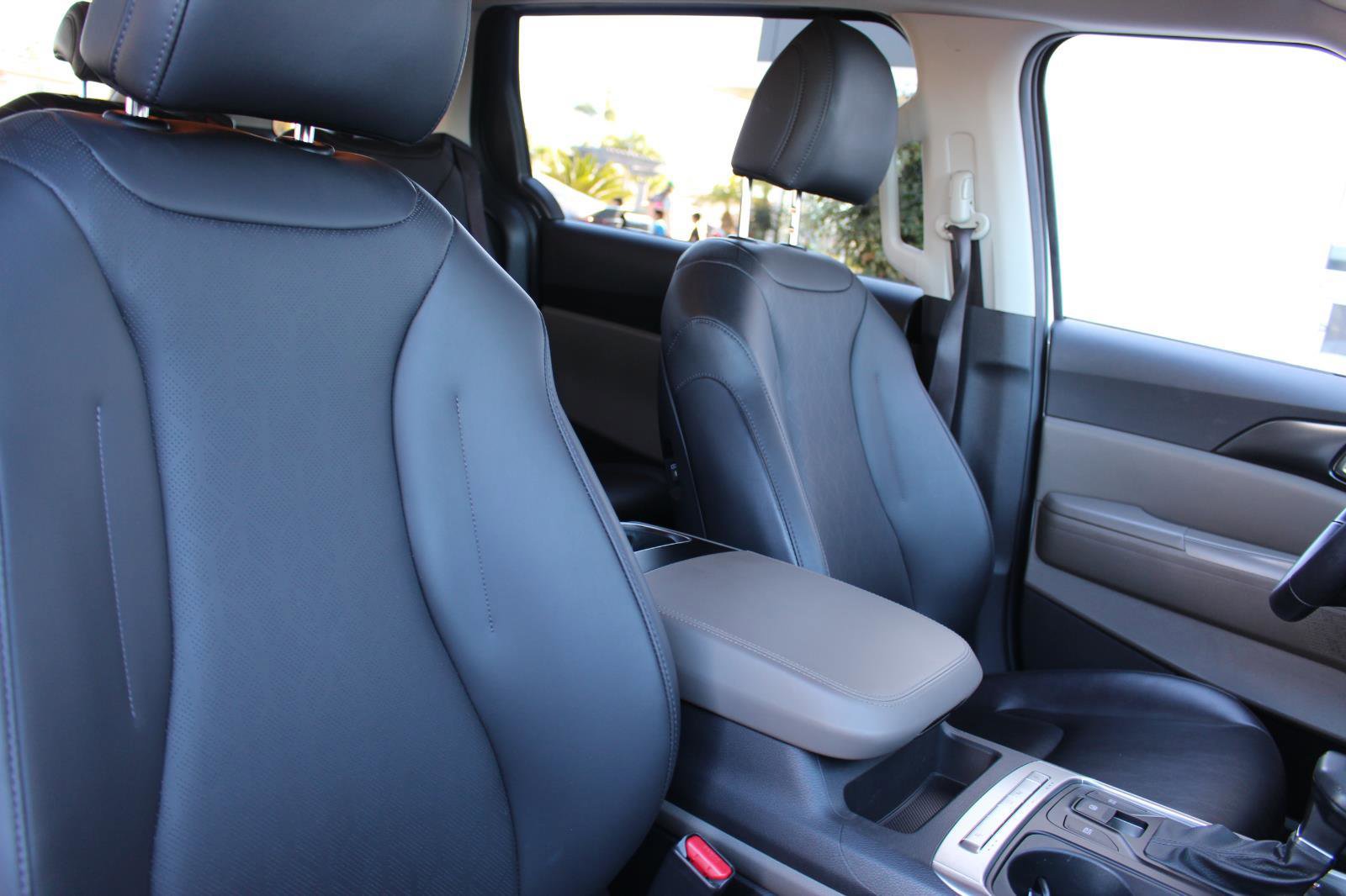 Certified 2025 Kia Carnival image 16