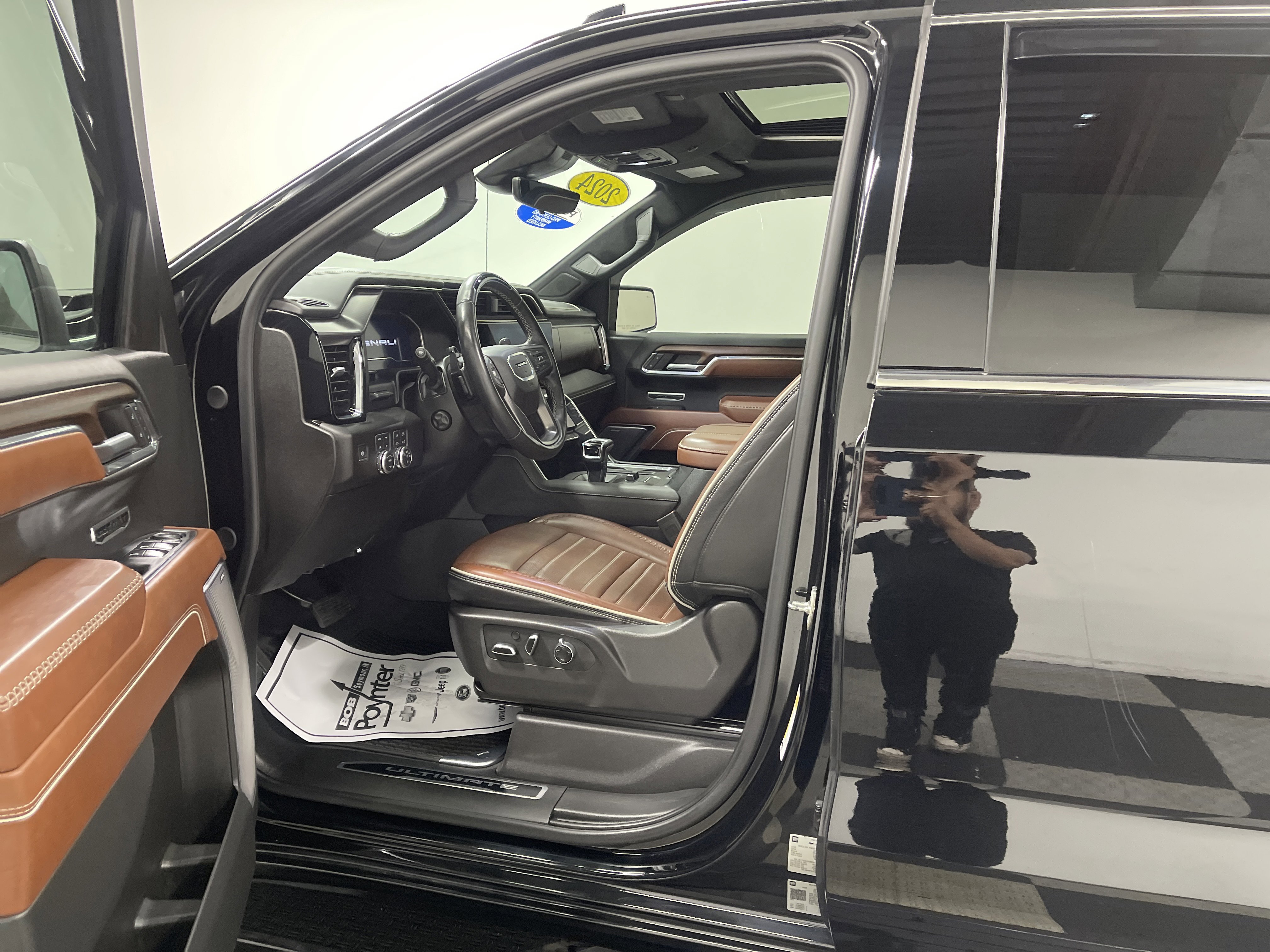 Used 2024 GMC Sierra 1500 Denali Ultimate image 9