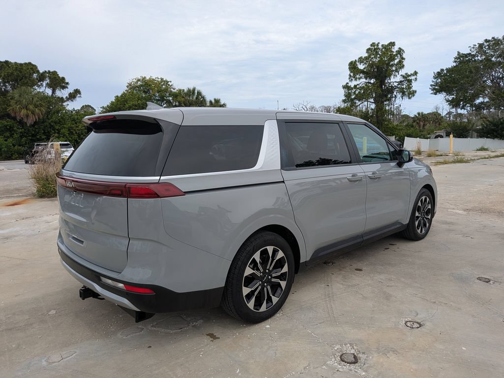 Used 2024 Kia Carnival EX FWD image 8